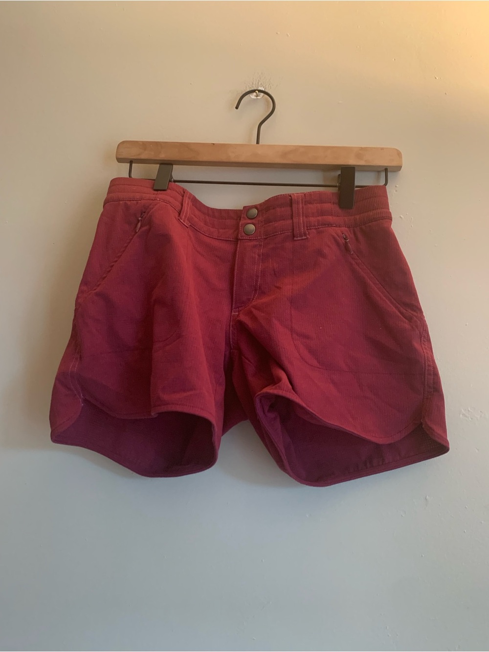 Kuhl Women's Cargo Shorts Side 2 Burgundy Outdoor Summer Bottoms Hiking